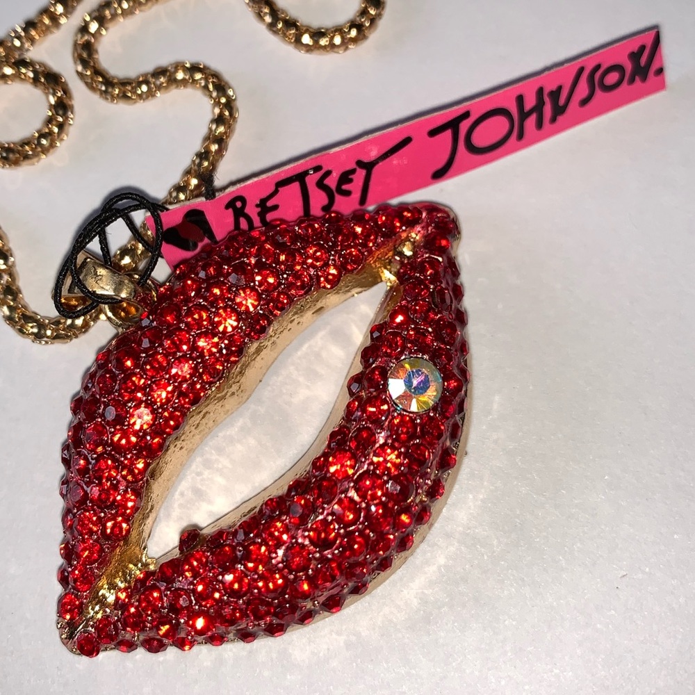 BetseyJohnson Glittering Red Lip👄 pendant with compliment free gold plated chain